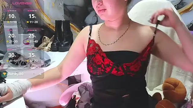 lilimini032 online show from December 16, 8:15 pm