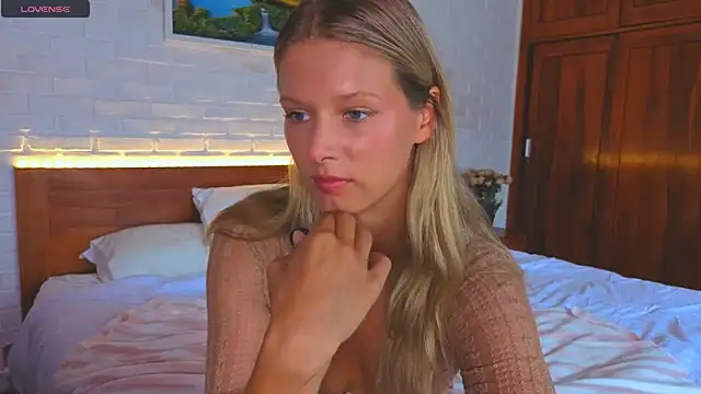  Katie Dierse online show from April 18, 4:15 am