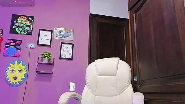 Snapshot of Veronica_111 chatting on October 6, 2:28 am Veronica 111 online show from October 6, 2:28 am