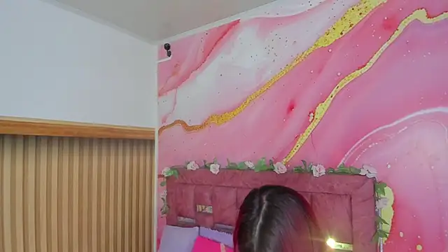 Daisy  rose online show from April 17, 3:08 am