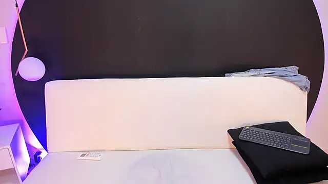 Ada Monroe10 online show from March 5, 4:47 pm