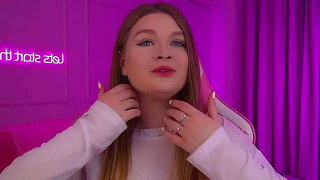 CrystalLyons online show from February 3, 6:23 pm