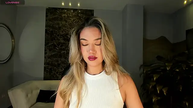 RebeccaHudson online show from March 30, 8:08 pm