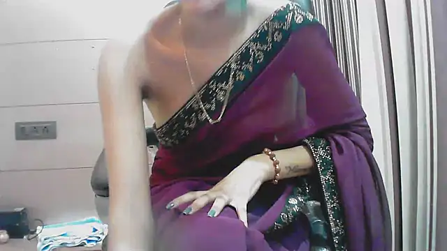 Snapshot of collage_hoty chatting on October 6, 5:07 pm collage hoty online show from October 6, 5:07 pm