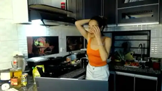 camilawm19 online show from April 12, 11:28 pm