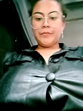 Snapshot of lara_moon25 chatting on October 1, 9:09 pm lara moon25 online show from October 1, 9:09 pm