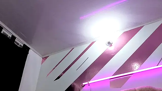 Kitten Hot  online show from November 11, 4:30 am