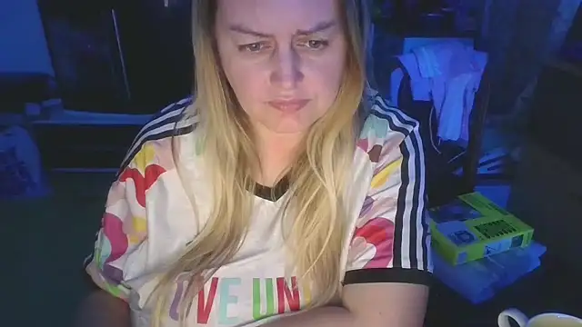 Meliss Official9 online show from April 3, 7:01 pm