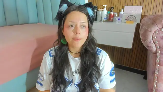 curvy rousi online show from February 28, 11:42 am