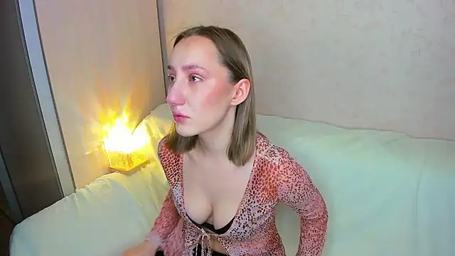 MelodyOfLovee online show from January 18, 2:52 am