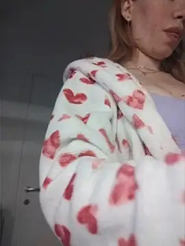 EvyLure online show from March 31, 4:12 am