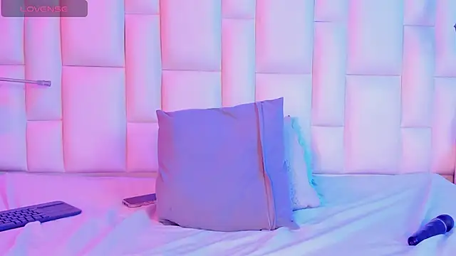 AntonellaQueenn online show from March 18, 11:37 am