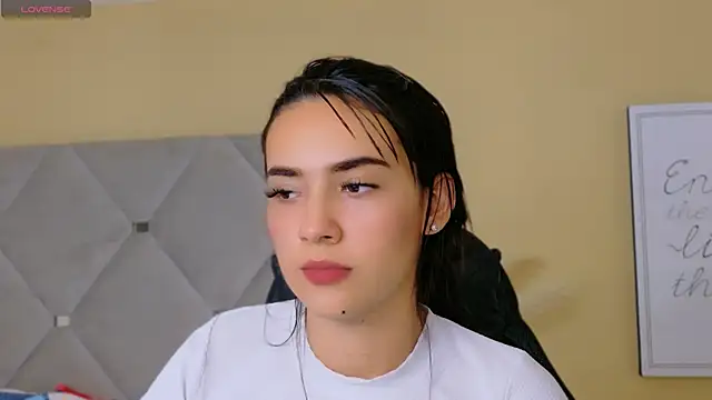 Snapshot of IsaValencia chatting on September 11, 12:44 am IsaValencia online show from September 11, 12:44 am