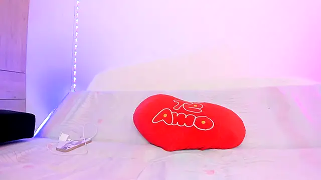 LoveBirds  1 online show from September 20, 8:40 pm