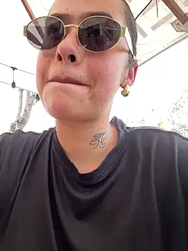 Mae Henao9 online show from February 6, 5:49 pm