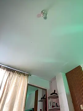 LylaLee111 online show from September 26, 1:42 pm