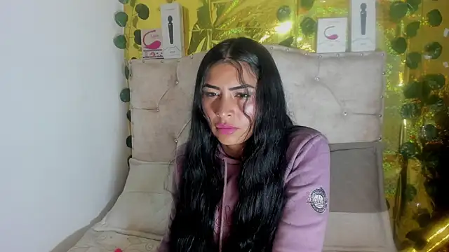cristalconnorr online show from May 1, 2:31 pm