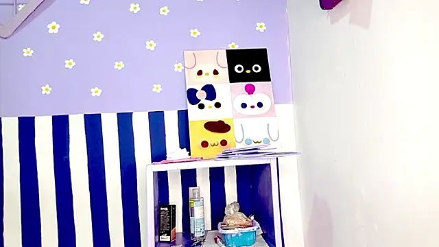 PetiteIvoryQueen19 online show from April 14, 5:18 am