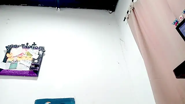 PetiteIvoryQueen19 online show from November 23, 1:13 pm