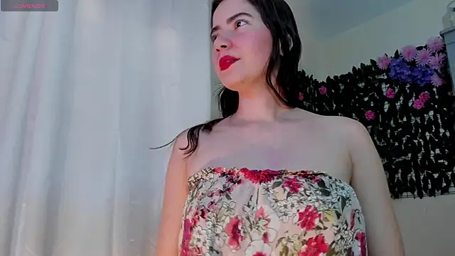 sweetieandjuicyy online show from June 2, 6:20 pm
