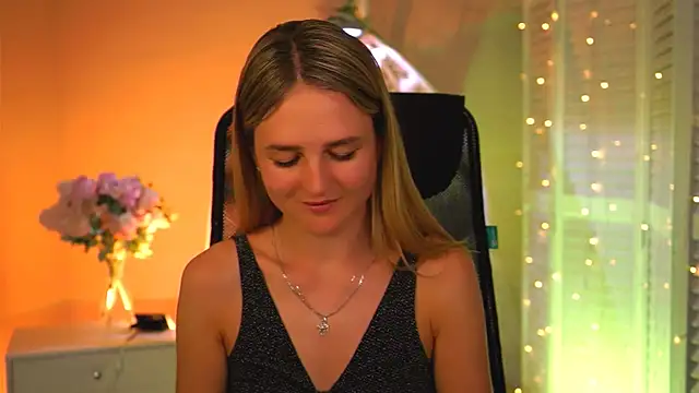 DeboraLarson online show from March 31, 8:58 am