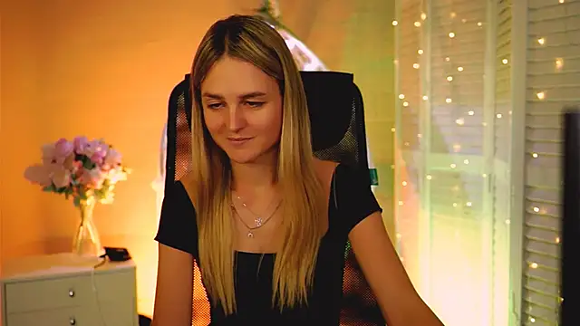 DeboraLarson online show from April 15, 6:36 am