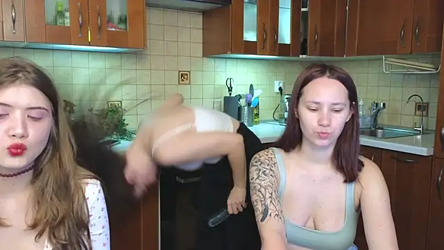 HotCaramellsTV online show from March 18, 9:47 am