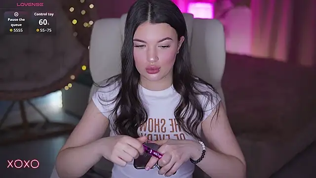 YourLolaBunny online show from March 7, 7:15 am