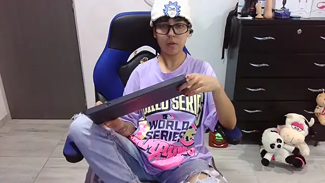 thomascooper7 online show from December 20, 9:52 pm