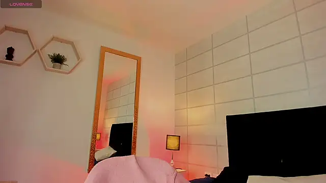 Snapshot of Christine_Laam chatting on October 23, 12:22 pm Christine Laam online show from October 23, 12:22 pm