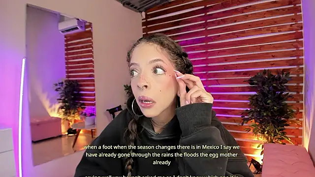 Sapphire Venuss online show from January 9, 2:05 am