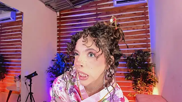 Sapphire Venuss online show from March 8, 2:04 am