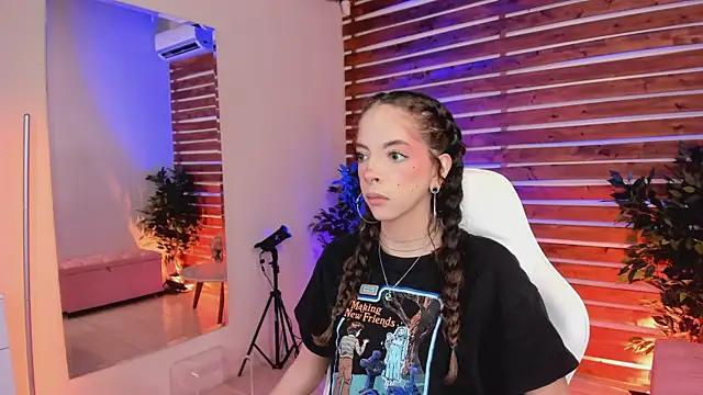 Sapphire Venuss online show from March 7, 12:50 am