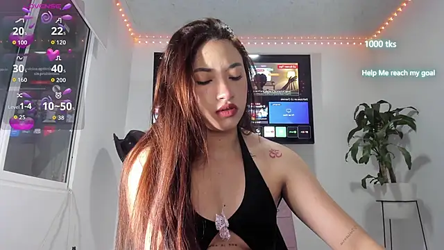 Snapshot of emily_palmeer chatting on October 22, 10:20 am emily palmeer online show from October 22, 10:20 am