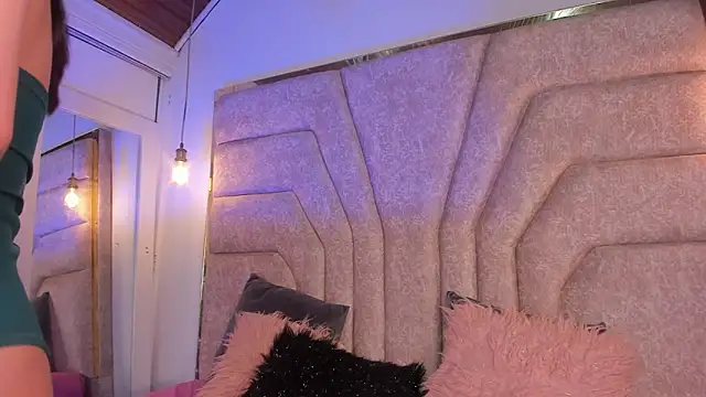 EmaJames25 online show from February 7, 8:13 pm