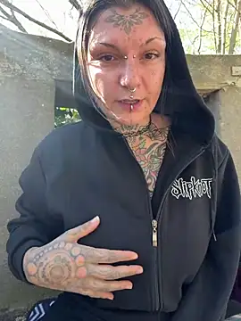 lizzardqueeen online show from April 7, 2:08 pm