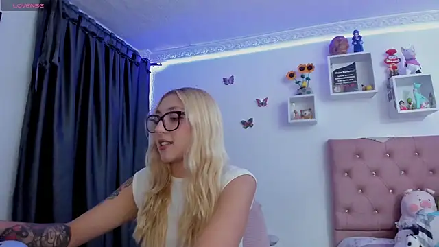 Soffy-brooks online show from May 28, 3:59 am