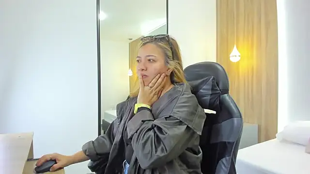 alma fenix online show from January 8, 12:20 pm