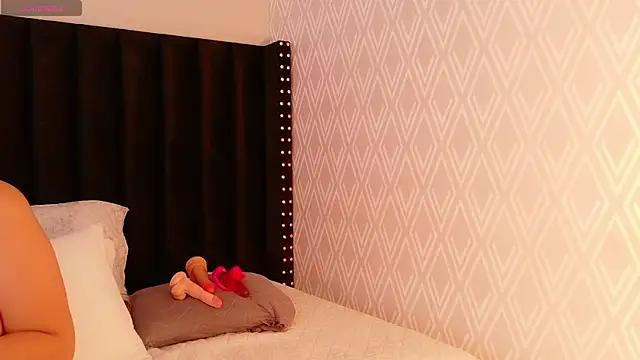 hotlatinateacher online show from March 30, 7:13 pm