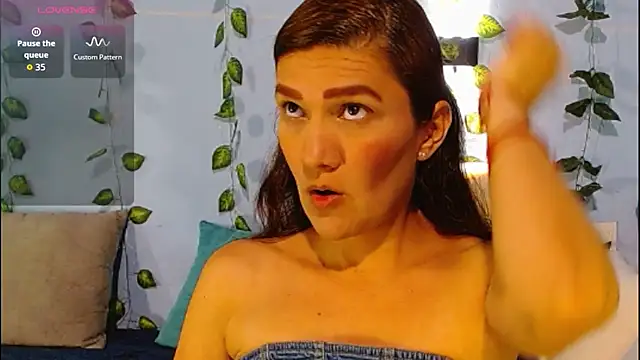 venus swet  online show from July 12, 9:15 pm