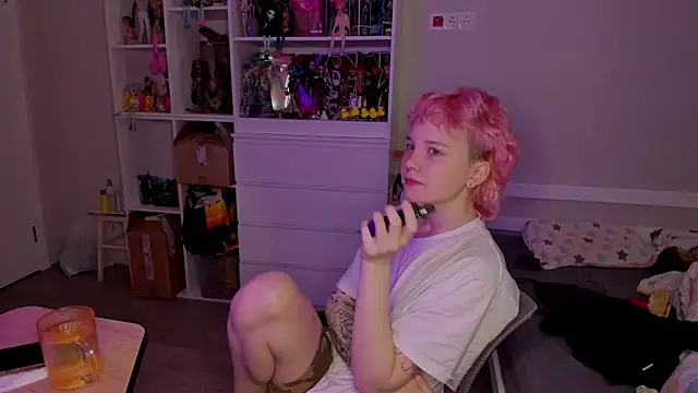 School Love online show from December 15, 7:13 am