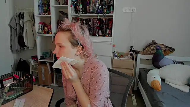 School Love online show from February 18, 7:07 am