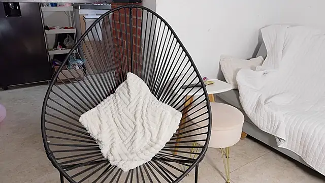 saribelcute online show from April 8, 10:01 pm