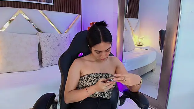 Emelie Ch1 online show from March 10, 4:05 am