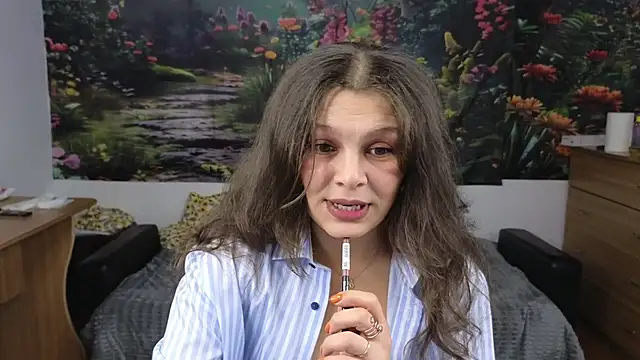 Snapshot of MadameDeFeu chatting on October 22, 12:10 pm MadameDeFeu online show from October 22, 12:10 pm