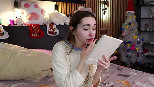 PollyBeev online show from December 20, 8:51 am