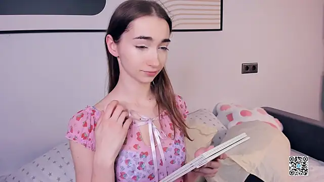 PollyBeev online show from September 18, 7:40 am