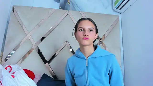 ninaht online show from September 8, 9:03 pm