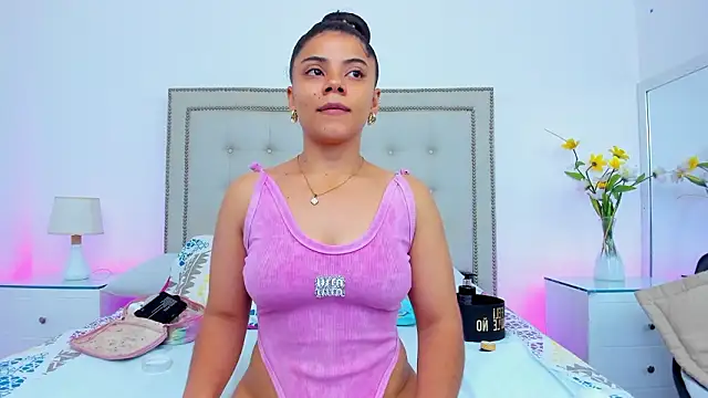 JulieeHabubu online show from March 4, 3:02 am