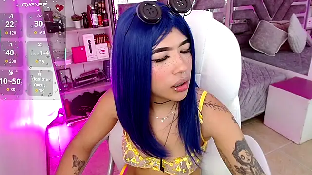 AliceWalker 11 online show from November 5, 8:25 pm